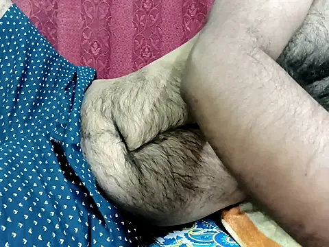 Snapshot of Bong_Bi chatting on 12-21-25, 11:12 Bong Bi online show from 12-21-25, 11:12