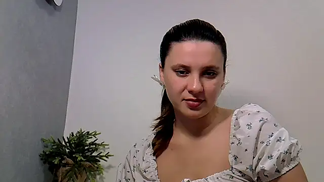 Snapshot of KiraHoney chatting on 11-08-25, 10:02 KiraHoney online show from 11-08-25, 10:02
