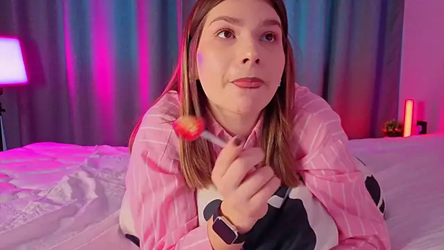 Snapshot of WilmaJohnson chatting on 02-16-26, 07:29 WilmaJohnson online show from 02-16-26, 07:29