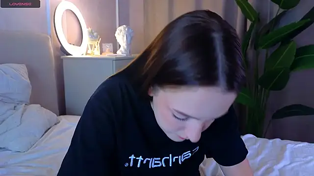 Snapshot of FrancesMason chatting on 02-26-26, 06:35 FrancesMason online show from 02-26-26, 06:35