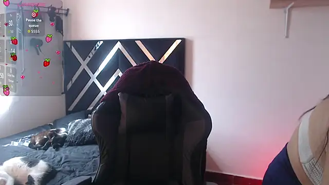 Zooee 01 online show from 11-29-25, 02:17