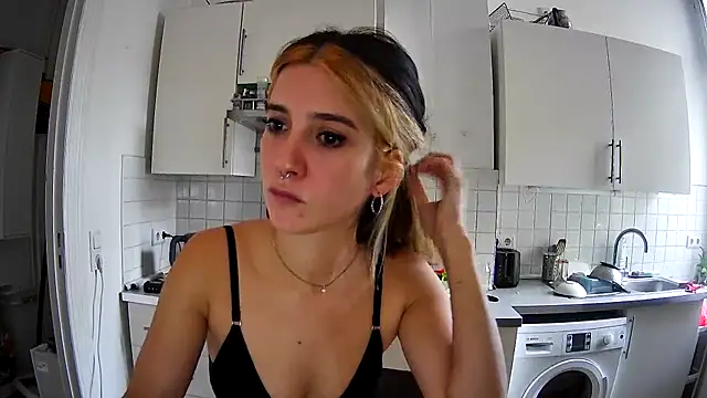 Gatitasalvaje123 online show from 11-26-25, 10:37