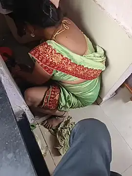 Snapshot of Lailamajnu1996 chatting on 02-15-26, 11:53 Lailamajnu1996 online show from 02-15-26, 11:53