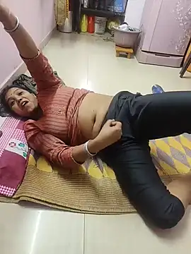 Snapshot of Lailamajnu1996 chatting on 02-14-26, 12:49 Lailamajnu1996 online show from 02-14-26, 12:49