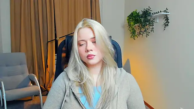 Snapshot of MichelinaRiff chatting on 11-04-25, 01:59 MichelinaRiff online show from 11-04-25, 01:59