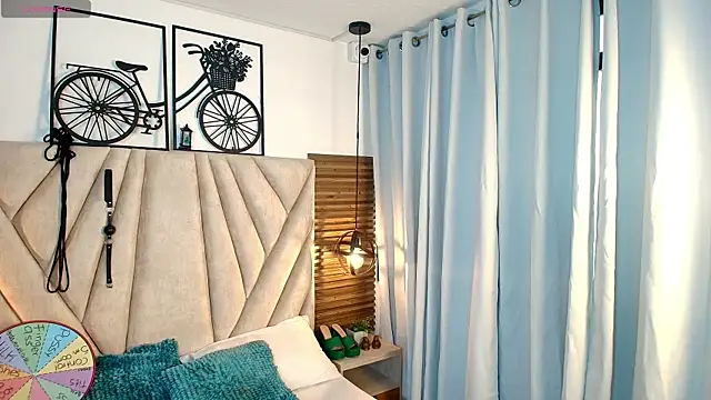 Snapshot of KimberlyFox_t chatting on 04-14-26, 12:32 KimberlyFox t online show from 04-14-26, 12:32