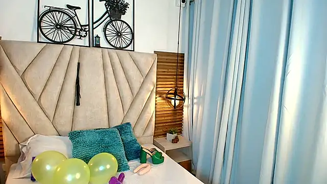 Snapshot of KimberlyFox_t chatting on 03-16-26, 12:20 KimberlyFox t online show from 03-16-26, 12:20