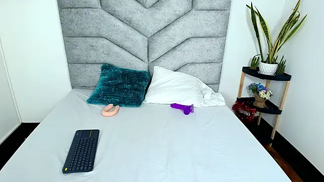 Snapshot of KimberlyFox_t chatting on 01-17-26, 01:37 KimberlyFox t online show from 01-17-26, 01:37