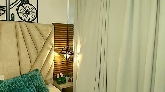 Snapshot of KimberlyFox_t chatting on 03-26-26, 12:25 KimberlyFox t online show from 03-26-26, 12:25