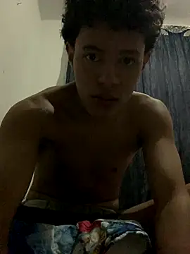 Snapshot of santicastroles chatting on 11-08-25, 03:32 santicastroles online show from 11-08-25, 03:32