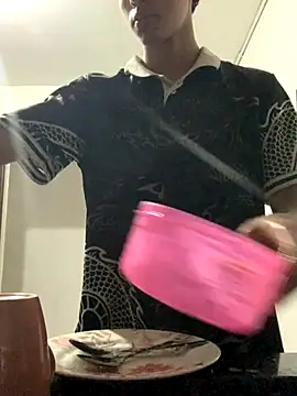 Snapshot of santicastroles chatting on 11-08-25, 05:49 santicastroles online show from 11-08-25, 05:49