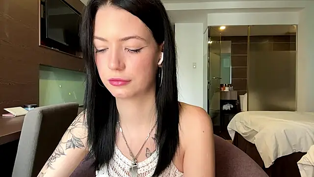 Snapshot of KimberlyMaring chatting on 11-04-25, 08:40 KimberlyMaring online show from 11-04-25, 08:40