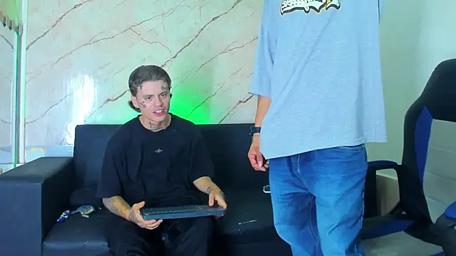 Snapshot of Kevinperlas chatting on 11-16-25, 08:24 Kevinperlas online show from 11-16-25, 08:24