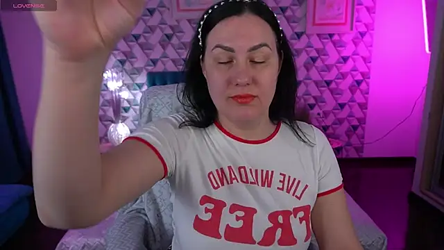 Snapshot of VelvetLuck chatting on 04-09-26, 05:53 VelvetLuck online show from 04-09-26, 05:53