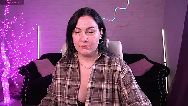 Snapshot of VelvetLuck chatting on 03-02-26, 02:13 VelvetLuck online show from 03-02-26, 02:13