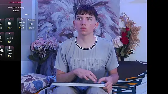 Oliver paris online show from 11-19-25, 03:28