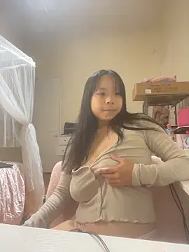 Snapshot of baeezzyy chatting on 11-04-25, 12:58 baeezzyy online show from 11-04-25, 12:58