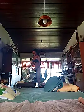 TransKylieX online show from 11-10-25, 06:35