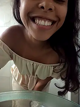 Morenaizzy online show from 11-07-25, 04:22