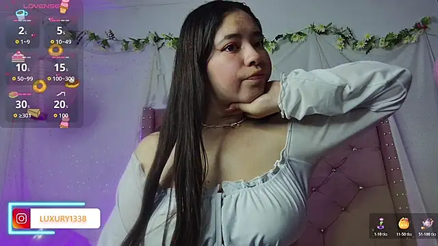 lauxury  online show from 11-06-25, 03:54