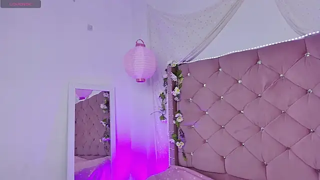 lauxury  online show from 11-12-25, 03:10