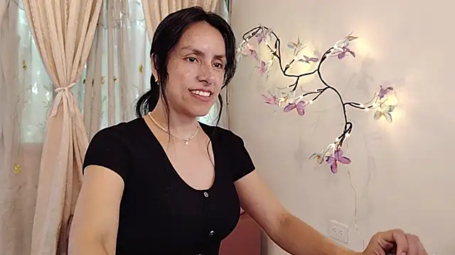 Snapshot of Bella_Exhibition chatting on 05-14-26, 07:11 Bella Exhibition online show from 05-14-26, 07:11