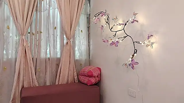 Snapshot of Bella_Exhibition chatting on 04-20-26, 07:15 Bella Exhibition online show from 04-20-26, 07:15