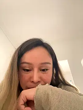 Snapshot of thu-cuoi chatting on 11-05-25, 05:43 thu-cuoi online show from 11-05-25, 05:43