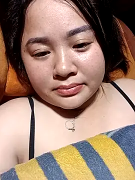 Bee-bgolden online show from 11-18-25, 03:43