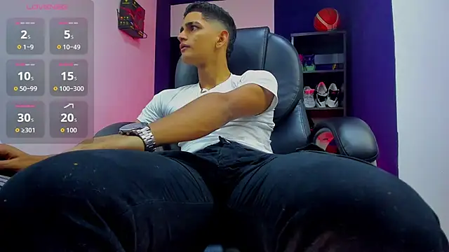 Snapshot of Alex_king27 chatting on 02-07-26, 01:57 Alex king27 online show from 02-07-26, 01:57