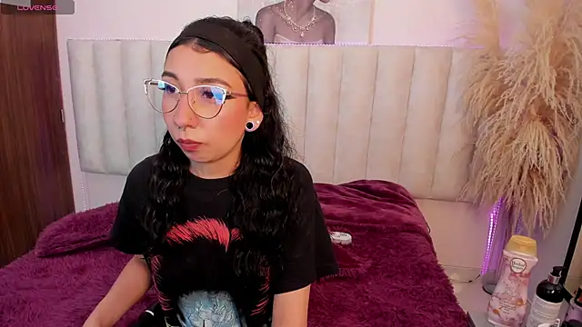 Isabella Crofts online show from 05-06-26, 03:10