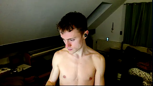 Snapshot of tomtimon11 chatting on 11-04-25, 08:34 tomtimon11 online show from 11-04-25, 08:34