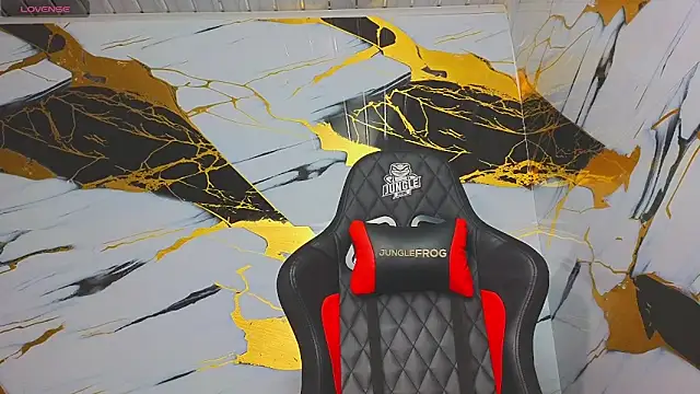 Suarezz10  online show from 11-08-25, 12:09