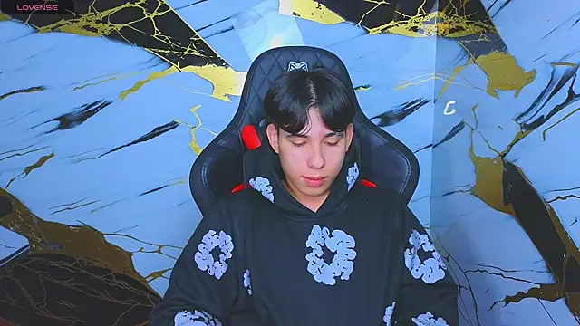 Suarezz10  online show from 11-06-25, 11:47