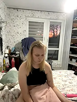 hotgoodgirll online show from 12-17-25, 03:28