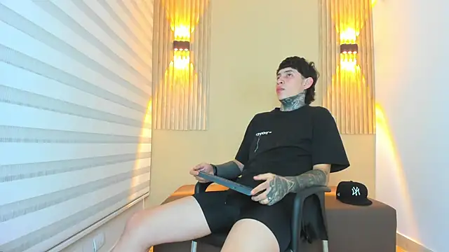 DANTE ARMSTRONG online show from 11-11-25, 04:07