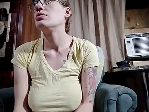 Harley and The Joker online show from 11-26-25, 01:49