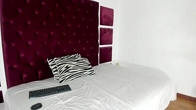 Snapshot of RossMildrey chatting on 06-18-26, 12:54 RossMildrey online show from 06-18-26, 12:54