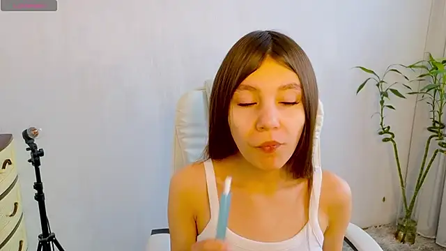 Little  Lunaa online show from 02-11-26, 10:15