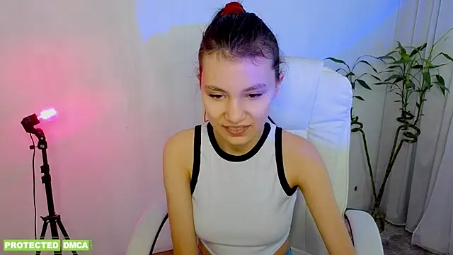 Little  Lunaa online show from 02-25-26, 11:32