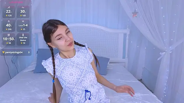 Little  Lunaa online show from 04-12-26, 10:07