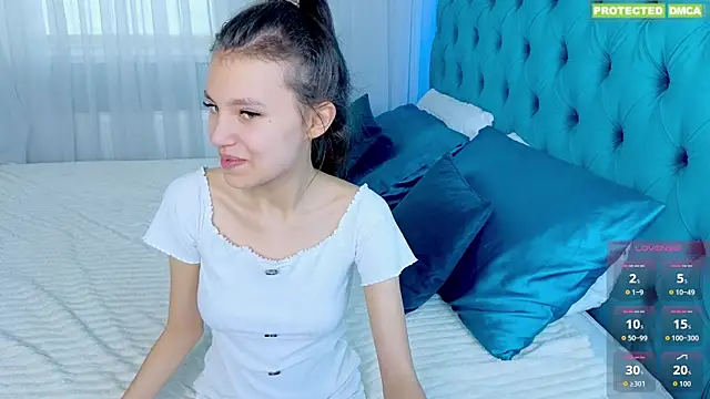 Little  Lunaa online show from 05-09-26, 09:56