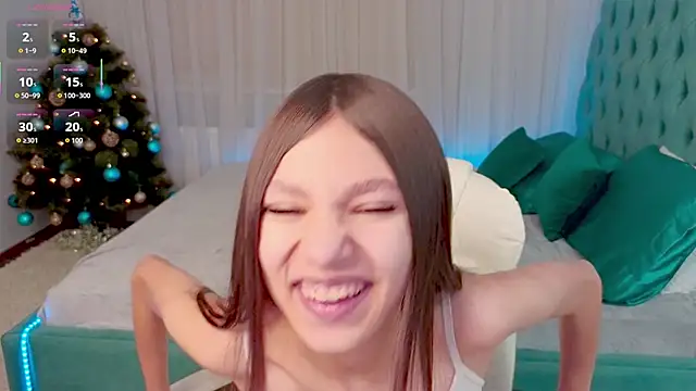 Little  Lunaa online show from 12-22-25, 10:15