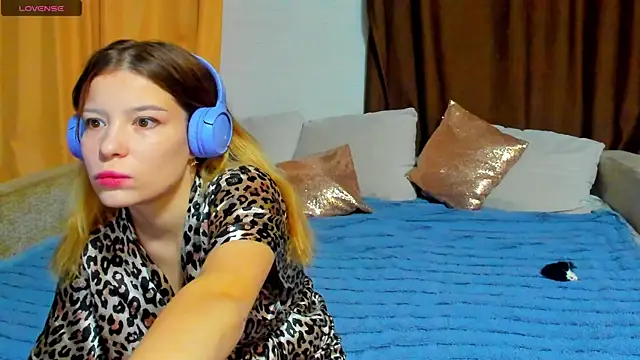 Eva purrr  online show from 11-27-25, 01:17