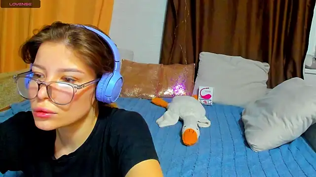 Eva purrr  online show from 11-18-25, 01:10