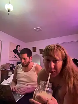 Snapshot of Redriddinghood8 chatting on 12-15-25, 04:18 Redriddinghood8 online show from 12-15-25, 04:18