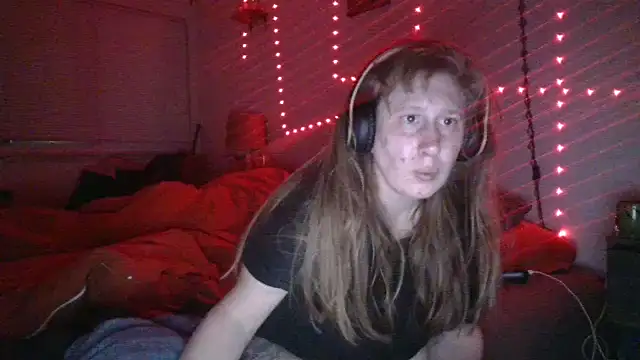 Snapshot of Redriddinghood8 chatting on 02-04-26, 08:09 Redriddinghood8 online show from 02-04-26, 08:09