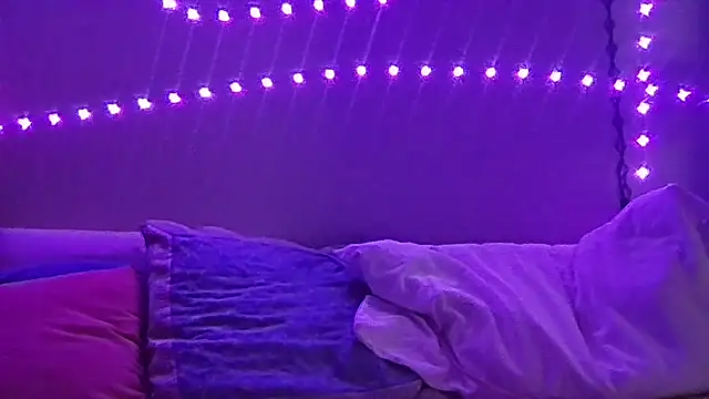 Snapshot of Redriddinghood8 chatting on 11-16-25, 03:33 Redriddinghood8 online show from 11-16-25, 03:33