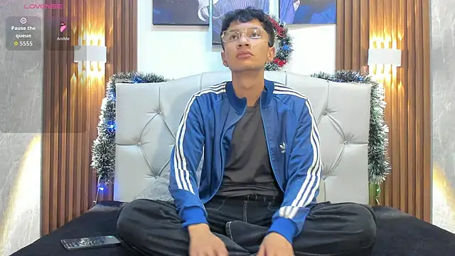 Elian Julian online show from 11-22-25, 01:37