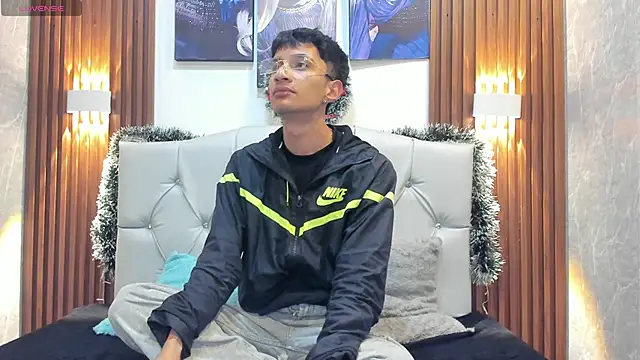 Elian Julian online show from 11-22-25, 07:46